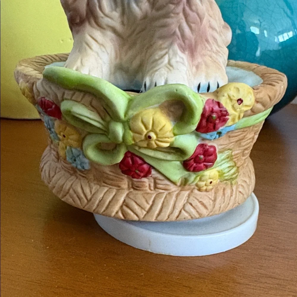 Vintage Interpur Ceramic Music Box Cat In Basket - Plays Talk To The Animals